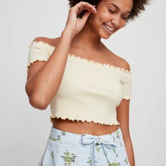 Aritzia 'Sunday Best' Off-Shoulder Crop Top - Picture 1 of 11